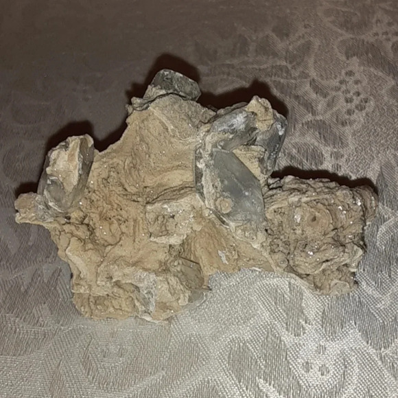 Grey crystal rock - Picture 1 of 4